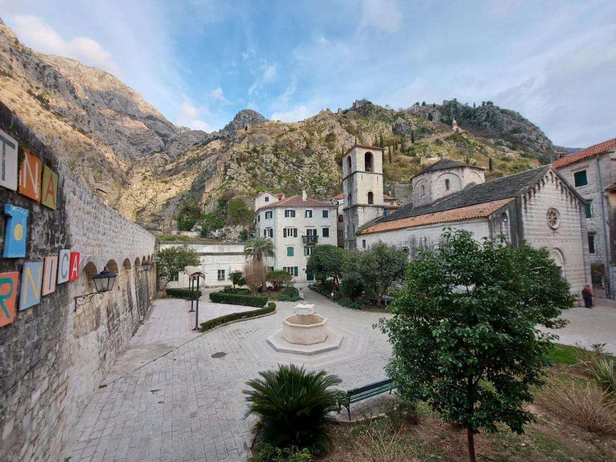 Old Town Kotor Square Apartment Bagian luar foto