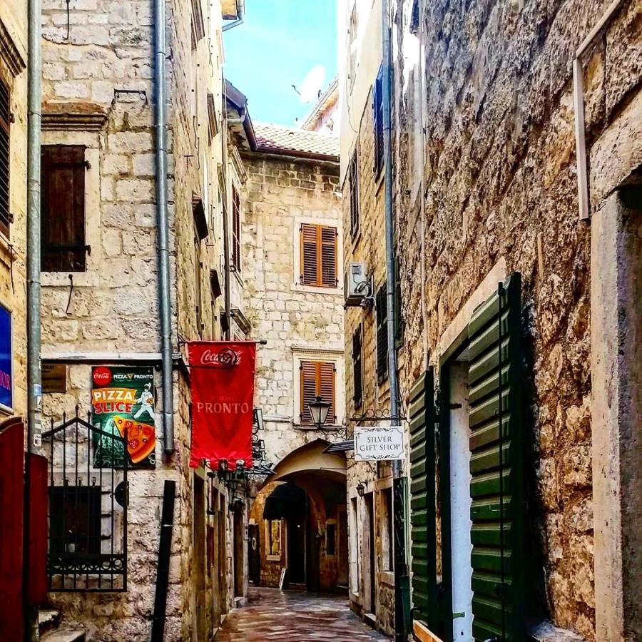 Old Town Kotor Square Apartment Bagian luar foto